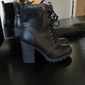 SODA combat boots